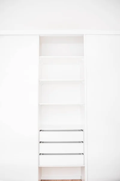 Πώληση Στο Κατάστημα Emptiness Modern Ντουλάπα Wardrobe Άδειο — Φωτογραφία Αρχείου