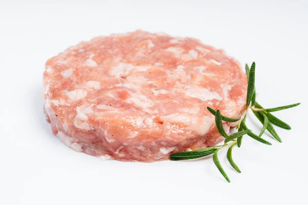 Hambúrguer Frango Cru Fundo Branco Ramo Alecrim Carne Instantânea Hambúrgueres — Fotografia de Stock