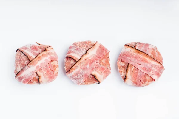Close Hambúrgueres Frango Embrulhados Fitas Bacon Produto Semi Acabado Para — Fotografia de Stock