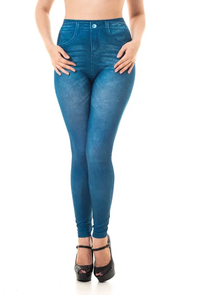 Vrouwen Benen Dragen Hoge Hak Schoenen Geweven Leggins — Stockfoto