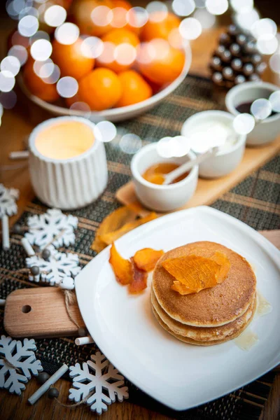 Decorated Christmas Dish Breakfast Pancakes Tangerines Table — Stock Photo, Image