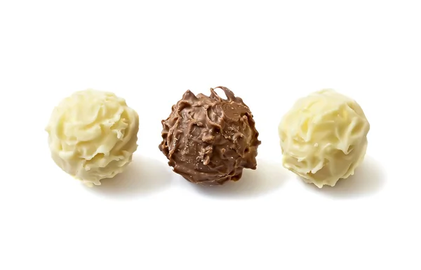 Caramelle al cioccolato bianco e fondente. Isolato . — Foto Stock