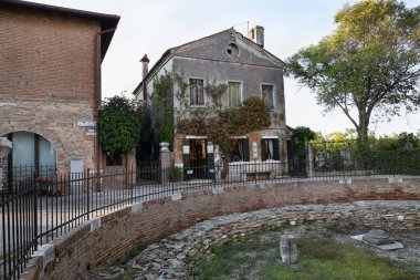 Venedik, İtalya - 17 Ekim 2019: Torcello adasında arkeolojik kazı.