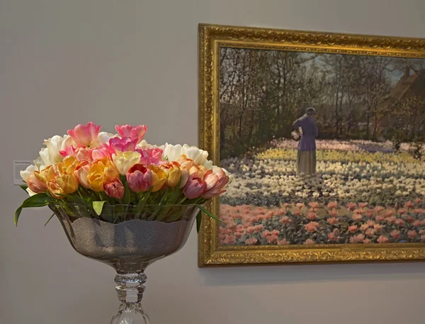 Floral arrangement and painting at Bouquets to Art 2015 exhibiti — Stock Photo, Image