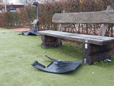 Hollanda 'daki Nieuwerkerk aan den ijssel' deki yasadışı havai fişekler yüzünden Yeni Yıl arifesinden sonra çocuk parkında hasar