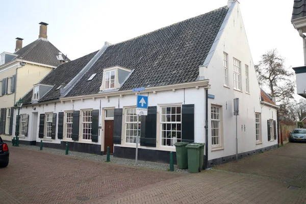 オランダのWarmond South Hollandの村の中心部にある古い家や建物 — ストック写真