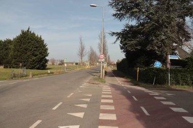 Hollanda 'nın Zuidplas belediyesinde Zevenhuizen' de Noordelijke Dwarsweg adında bir yol