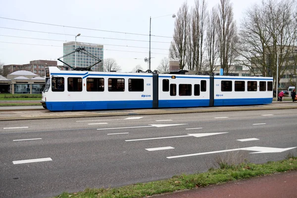 Witte Blauwe Tram Straten Van Amsterdam Zuidas Nederland Rechtenvrije Stockfoto's