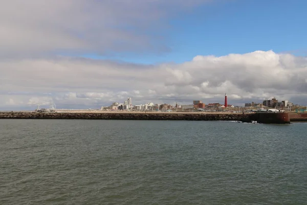 Skyline Scheveningen Con Faro Rosso Lungo Costa Nei Paesi Bassi — Foto Stock