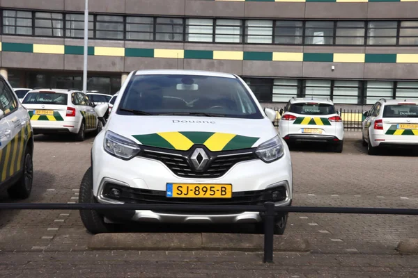 Vergi bakanlığının bir parçası olarak Hollanda Gümrüğünün araçları Rotterdam limanındaki Waalhaven ofisinde