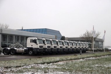 Hollanda 'daki Nieuwerkerk aan den IJssel' de Afrika için özel araçlar tedarikçisi Van Vliet