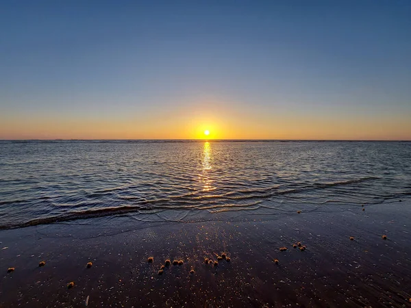 Sonne Versinkt Meer Strand Von Katwijk Mit Buntem Himmel Den — Stockfoto