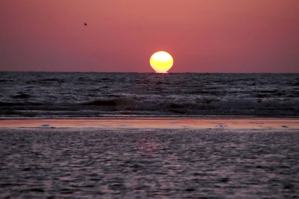 Sole Affonda Mare Sulla Spiaggia Katwijk Con Cielo Colorato Nei — Foto Stock