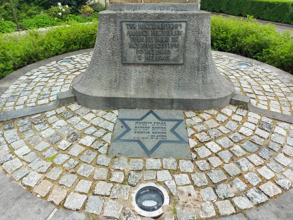 Piedra Con Los Nombres Del Pueblo Judío Que Llevaron Nieuwerkerk — Foto de Stock
