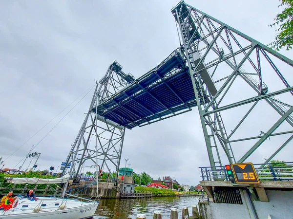 Стальной Подъемный Мост Через Гуве Ваддинксвене Открыт Высокомачтовых Кораблей Нидерландах — стоковое фото