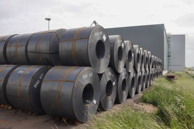 Hollanda 'nın IJmuiden kentindeki Tata üretim tesisinde üretilen çelik ruloları