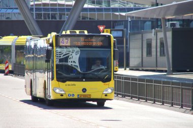 QBUZZ Hollanda 'daki Utrecht Centraal Station yerel ve bölgesel otobüsleri
