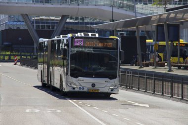 QBUZZ Hollanda 'daki Utrecht Centraal Station yerel ve bölgesel otobüsleri