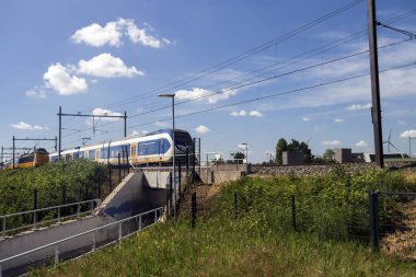 Hollanda 'da Zuidplaspolder' da SLT ve ICM şehirler arası trenler inşa edilecek ve Hollanda 'da 8000 ev inşa edilecek.