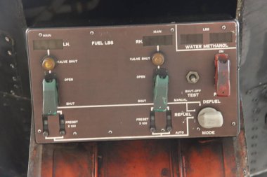 Eski Altın Şövalyeler F27 Fokker Dostluk uçağı Fokker Heritage olarak restorasyon için Lelystad Havaalanı 'ndaki hangarda.