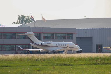 CS-CHC NetJets Bombacı Challenger 350 Rotterdam Hollanda 'daki Lahey Havalimanı' nda