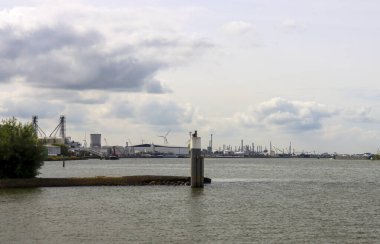 Hollanda 'daki Moerdijk Limanı ve Endüstri Diep Limanı