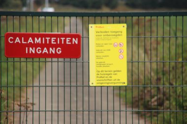 Hollanda 'daki Lage Zwaluwe tren istasyonuna acil giriş.