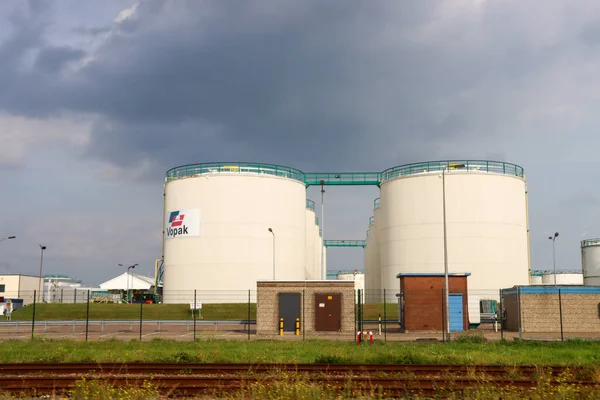 荷兰鹿特丹港Vopak的石油和化学储罐 — 图库照片