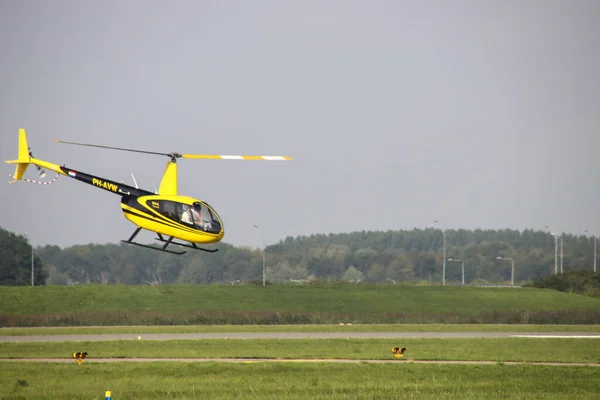 Avw Robinson Helicopter Company Está Aterrizando Apon Aeropuerto Lelystad Países —  Fotos de Stock