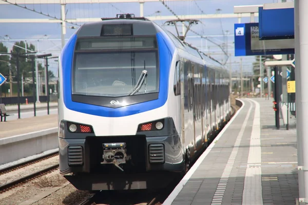 Stadler Flirt Comboio Passageiros Locais Estação Lage Zwaluwe Nos Países — Fotografia de Stock