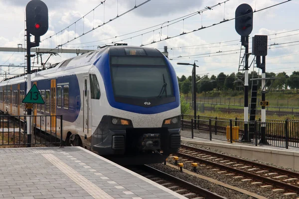 Stadler Flirt Helyi Ingázó Vonat Hollandiai Lage Zwaluwe Állomáson — Stock Fotó