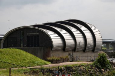 Ramspol ya da Ramspolkering 'deki körükler Noordoostpolder' daki son derece büyük bir şişirilebilir fırtına dalgalanması bariyeridir.