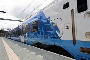 Hollanda 'da Kamperlijntje adlı Kampen ve Zwolle arasında Keolis tarafından işletilen flört treni