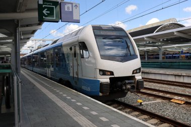 Hollanda 'da Kamperlijntje adlı Kampen ve Zwolle arasında Keolis tarafından işletilen flört treni