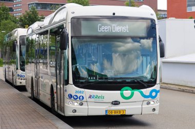 Hollanda 'nın Zwolle kentinde EBS RRRRReis tarafından toplu taşıma için elektrikli BYD otobüsleri