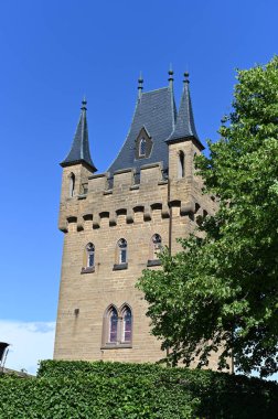 Hohenzollern Şatosu 'nun girişi güneşte.