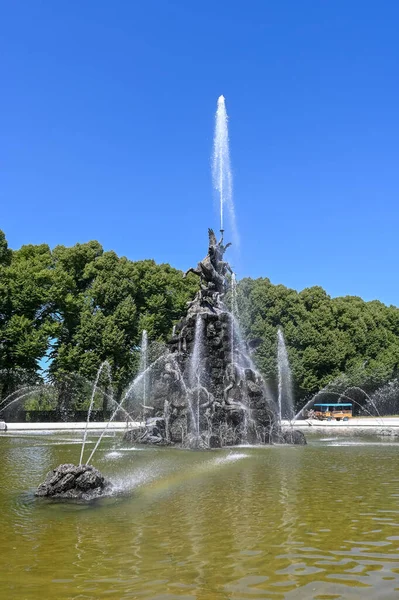 Una Fuente Junto Castillo Herrenchiemsee Isla Herreninsel Lago Chiemsee — Foto de Stock