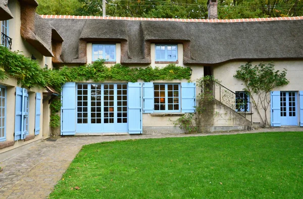 Francie, malebné vesnici Bazoches sur Guyonne — Stock fotografie