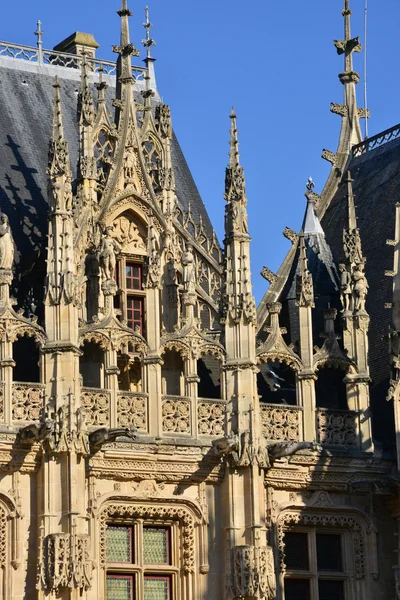 Francia; il pittoresco tribunale di Rouen in Seine Maritime — Foto Stock