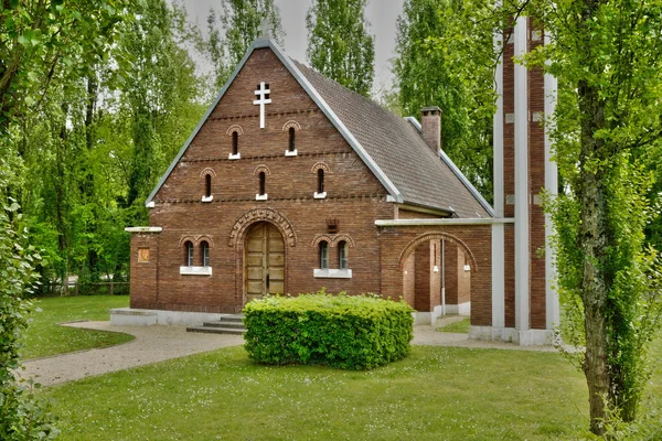 Frankrike, den pittoreska staden triel sur seine — Stockfoto