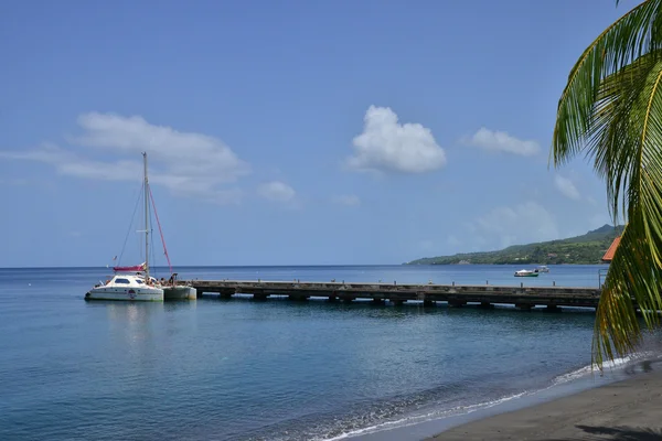 Caribe,, a pitoresca cidade de Saint Pierre em Índias Ocidentais — Fotografia de Stock