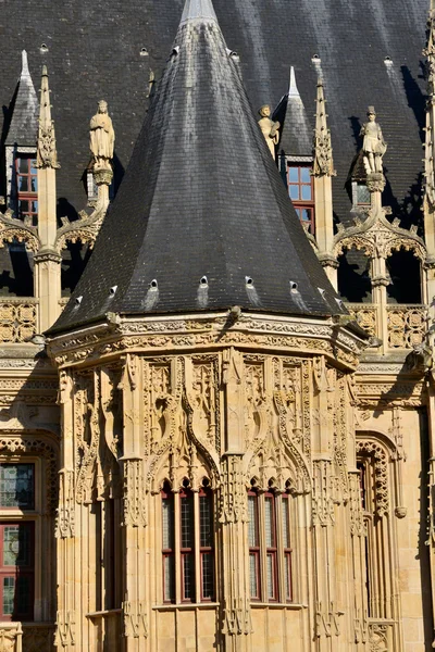 France ; la pittoresque cour de justice de Rouen en Seine Maritime — Photo