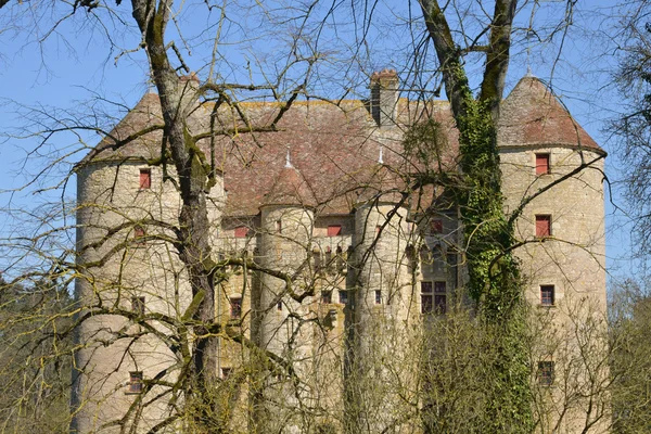 França, pitoresco castelo de Chevenon em Nievre — Fotografia de Stock