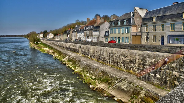 Francja, malownicze miasto La Charité sur Loire, w regionie Burgundia — Zdjęcie stockowe