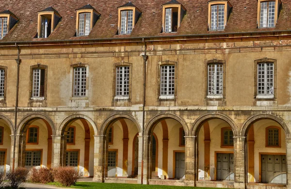 Frankrike, pittoreska staden av Cluny i Saone et Loire — Stockfoto