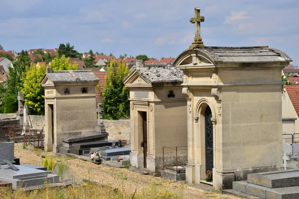 Ile de France, malebného hřbitova Ecquevilly — Stock fotografie
