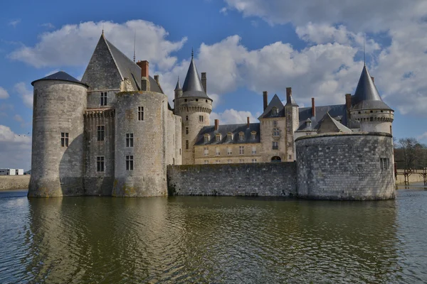 Sully sur Loire, Franciaország - április 4 2015-ig: a középkori vár — Stock Fotó