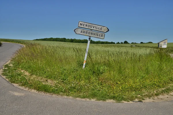 Menouville, Frankrike - april 6 2015: landsbygden nära vil — Stockfoto