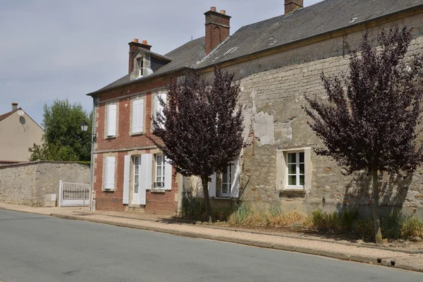 Le Bellay en Vexin, Francia - 1 de agosto de 2015: el pintoresco mal —  Fotos de Stock