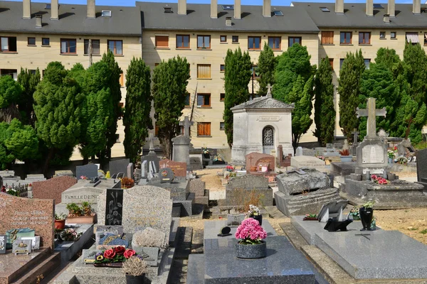 A festői falu Triel sur Seine — Stock Fotó